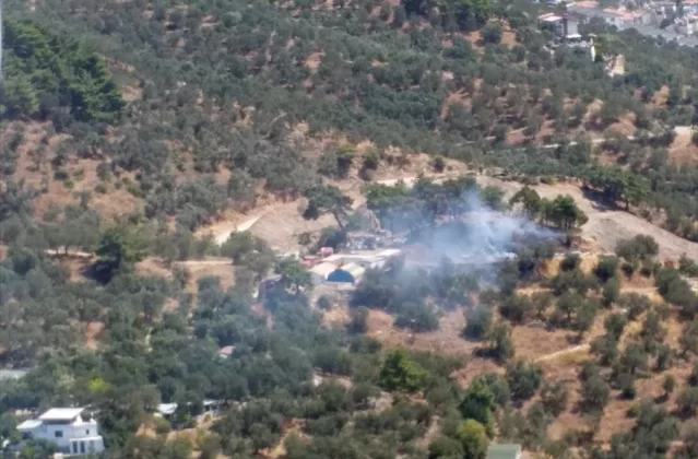 Edremit'te çıkan orman yangını havadan ve karadan müdahaleyle söndürüldü 1 Edremit’te çıkan orman yangını havadan ve karadan müdahaleyle söndürüldü