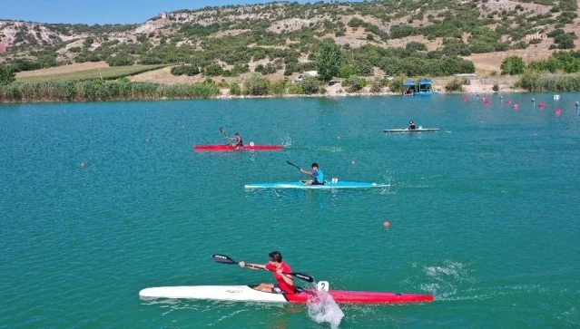Eskişehir'de düzenlenen Durgunsu Kano Türkiye Şampiyonası sona erdi 1 Eskişehir’de düzenlenen Durgunsu Kano Türkiye Şampiyonası sona erdi
