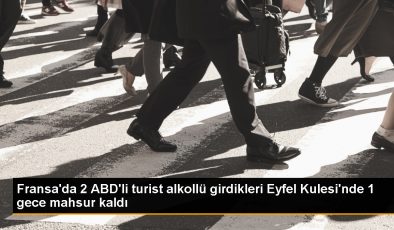 Eyfel Kulesi’ne Alkollü Giren 2 ABD’li Turist Mahsur Kaldı