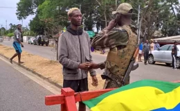 Gabon Devlet Başkanı Darbeci Askerler Tarafından Evde Alıkonuldu