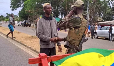 Gabon Devlet Başkanı Darbeci Askerler Tarafından Evde Alıkonuldu