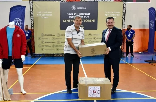 Gençlik ve Spor Bakanlığı, Balıkesir’deki 236 Spor Kulübüne Malzeme Desteği Sağladı