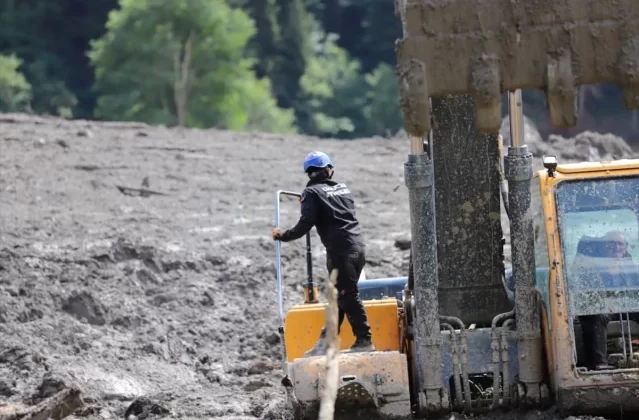 Gürcistan'da heyelan: Ölü sayısı 17'ye yükseldi 1 Gürcistan’da heyelan: Ölü sayısı 17’ye yükseldi
