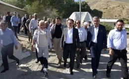 Hakkari Valisi ve Belediye Başkan Vekili İdris Akbıyık, Kaymaklı köyünde cami ve Kur’an kursu inşaatını inceledi