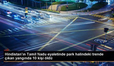 Hindistan’da turistleri taşıyan tren yangınında 10 kişi hayatını kaybetti