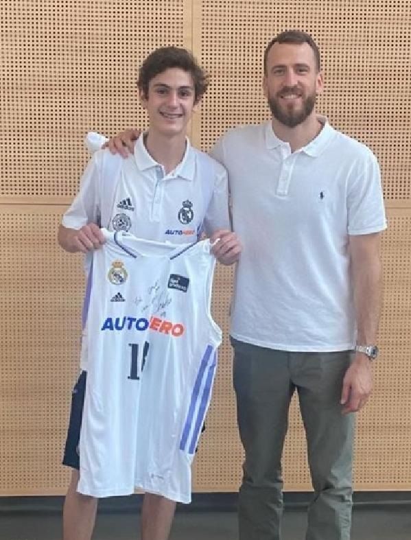 İbrahim Kutluay'ın oğlu Ömer Kutluay, Real Madrid Basketbol Takımı altyapısına transfer oldu