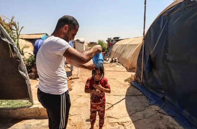 İdlib’deki Sığınmacılar Aşırı Sıcakla Mücadele Ediyor