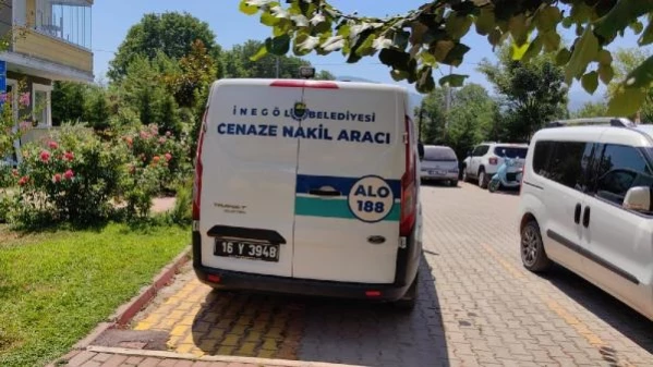 İnegöl’de trafik kazası sonrası hayatını kaybeden hasta, tabibin gelmemesi nedeniyle toprağa verilemedi