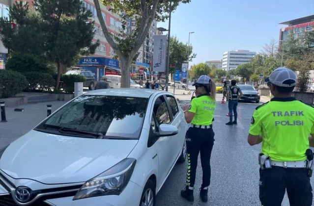 İstanbul Kadıköy’de Yayalara Geçiş Hakkı Vermeyen Sürücülere Dron Destekli Denetim