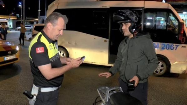 İstanbul'da Motosiklet Sürücülerine Yönelik Denetimlerde 44 Bin 563 TL Cezai İşlem Uygulandı 1 İstanbul'da Motosiklet Sürücülerine Yönelik Denetimlerde 44 Bin 563 TL Cezai İşlem Uygulandı