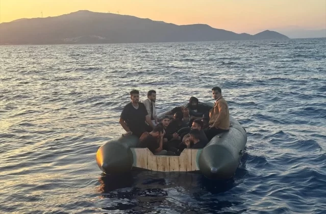 İzmir Açıklarında Yunanistan Unsurları Tarafından Türk Kara Sularına İtildi