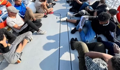 İzmir’de Yunanistan unsurları tarafından Türk kara sularına itilen 91 düzensiz göçmen kurtarıldı