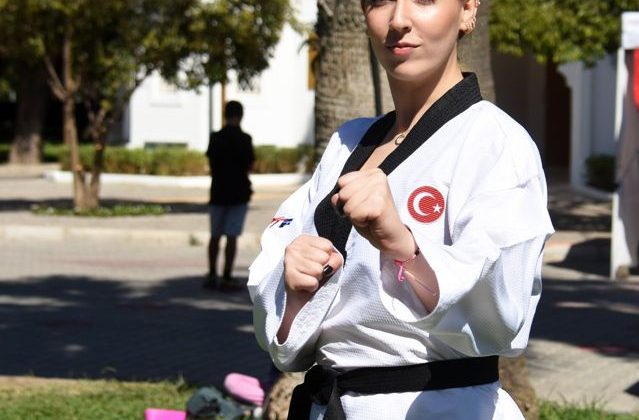 İzmirli Tekvandocu Esra Akbulak, Çin’deki Dünya Üniversite Yaz Oyunları’nda bronz madalya kazandı