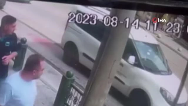 Kadın sürücü trafik polisine çarptı