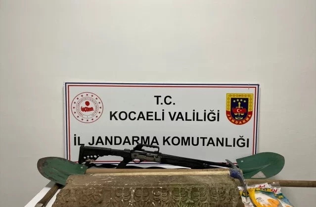 Karamürsel'de Roma dönemine ait lahit parçası ele geçirildi 1 Karamürsel’de Roma dönemine ait lahit parçası ele geçirildi
