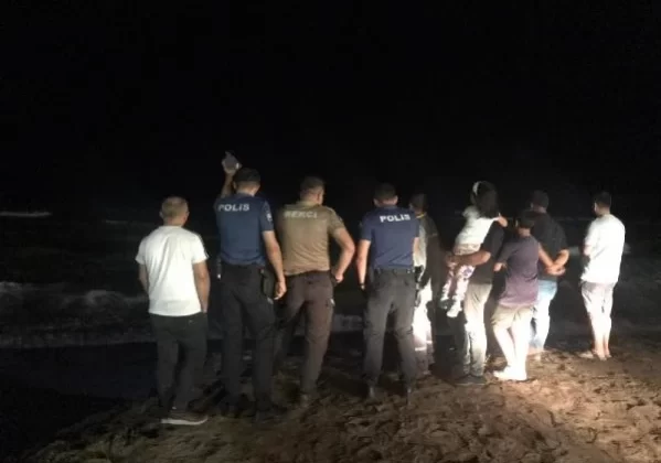 Karasu’da tartışma sonucu denize atlayan çift kurtarıldı