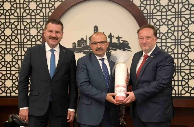 Karesi Belediye Başkanı Dinçer Orkan, Balıkesir protokolünü ve iş dünyasını güreşlere davet etti