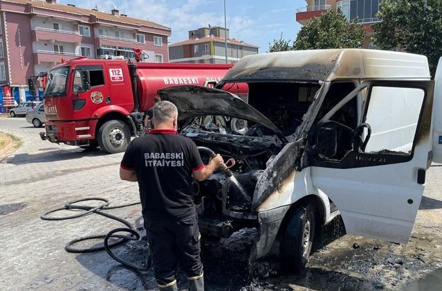 Kırklareli’nde park halindeki panelvan yandı