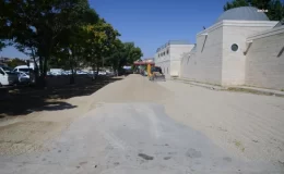 Kırşehir Belediyesi Ahi Külliyesi ve Zanaatkarlar Çarşısı çevresinde düzenleme çalışmalarına devam ediyor