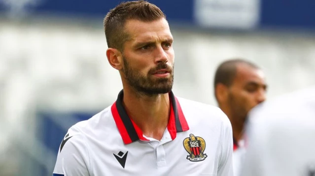 Konyaspor, 10 gün önce kadrosuna kattığı Morgan Schneiderlin’in sözleşmesini feshetti