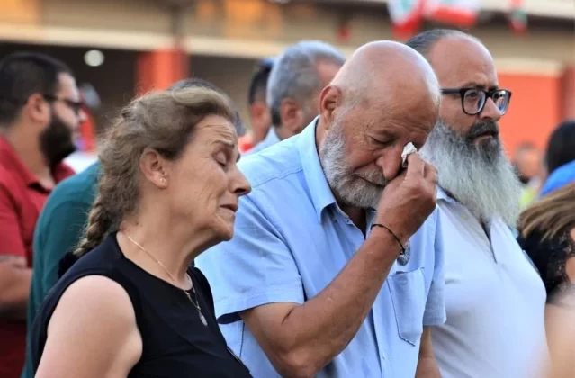 Lübnanlılar, Beyrut Limanı patlamasında hayatını kaybedenleri anma törenleri düzenledi 1 Lübnanlılar, Beyrut Limanı patlamasında hayatını kaybedenleri anma törenleri düzenledi