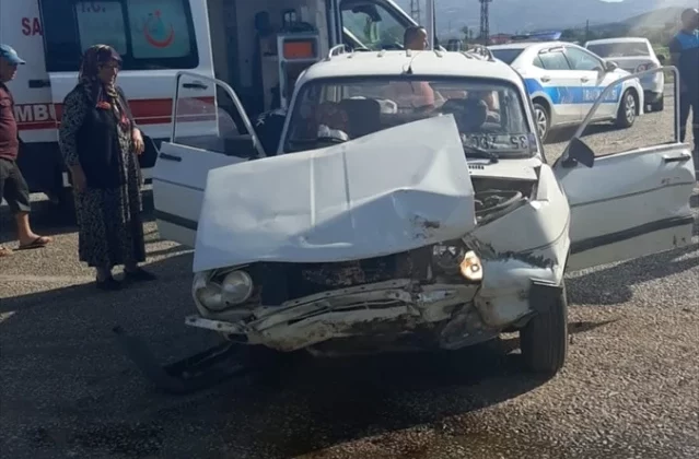 Manisa’da trafik kazası: İki kişi yaralandı