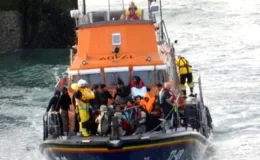 Manş Denizi’nde Göçmenleri Taşıyan Tekne Battı: Altı Kişi Hayatını Kaybetti