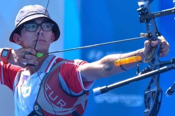 Mete Gazoz, Dünya Okçuluk Şampiyonası’nda yarı finale yükseldi
