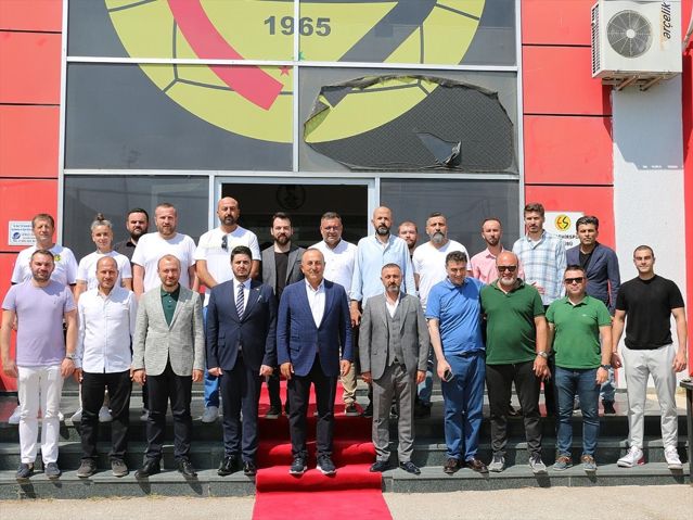 Mevlüt Çavuşoğlu, Eskişehirspor'u ziyaret etti