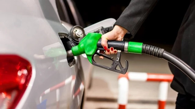 Motorine zam geldi, benzin fiyatları değişmedi