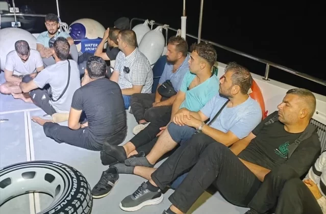 Muğla’nın Datça ilçesinde 14 düzensiz göçmen kurtarıldı, 23 göçmen yakalandı