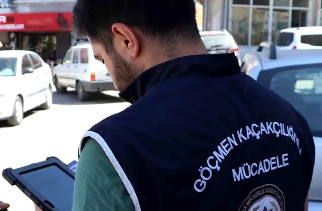 Nevşehir'de 3 Yabancı Uyruklu Şahıs Sınırdışı Edildi 1 Nevşehir’de 3 Yabancı Uyruklu Şahıs Sınırdışı Edildi