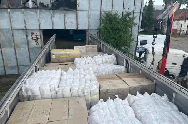 Özbekistan, Ukrayna'ya 10 Ton İnsani Yardım Gönderdi 1 Özbekistan, Ukrayna’ya 10 Ton İnsani Yardım Gönderdi