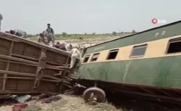 Pakistan’da tren raydan çıktı: 22 ölü