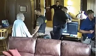 Polisin evine baskın düzenlediği 98 yaşındaki kadın yaşadığı öfke ve stresten dolayı bir kaç saat sonra kalp krizi geçirip öldü