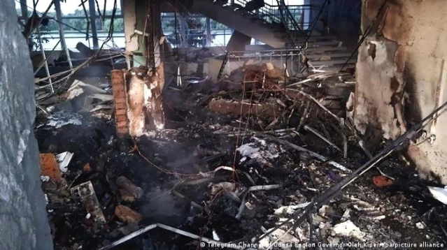 Rusya, Ukrayna'nın Odessa kentini roket ve SİHA'larla hedef aldı 1 Rusya, Ukrayna’nın Odessa kentini roket ve SİHA’larla hedef aldı