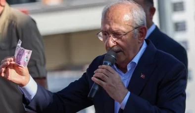 Sahalara yeniden inan Kılıçdaroğlu, elindeki Türk parasıyla vatandaşlara seslendi: Asıl zammı seçimden sonra göreceksiniz