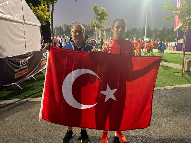 Seyhan Belediye Başkanı Akif Kemal Akay, Atletizm Milli Takımı'nı Gururla Karşıladı