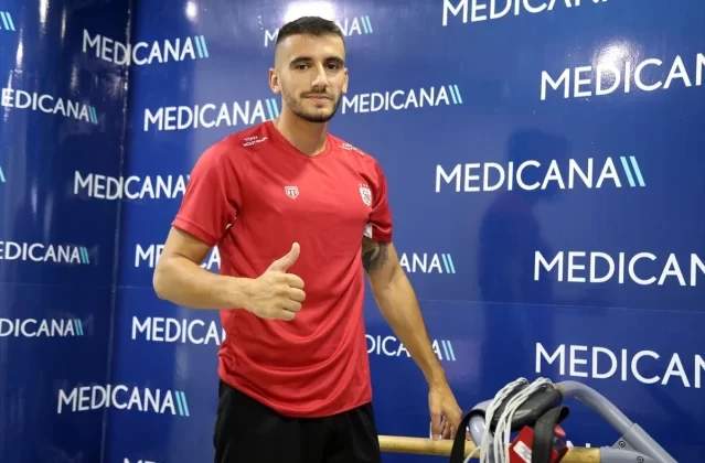 Sivasspor’un yeni transferi Poungouras sağlık kontrolünden geçti