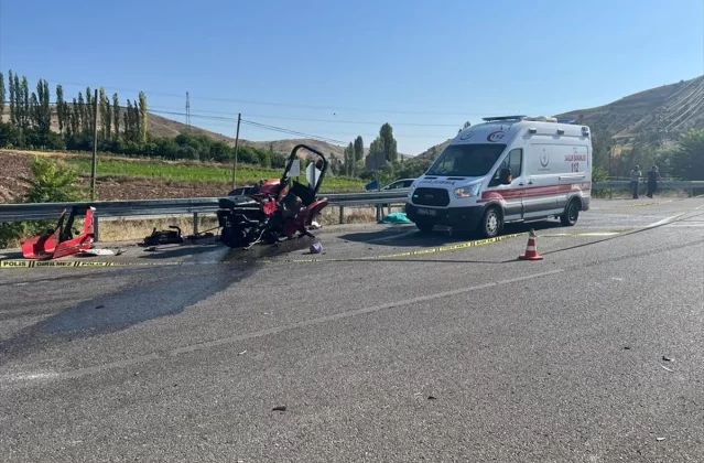 Sivas’ta tır ile çarpışan traktörün sürücüsü hayatını kaybetti