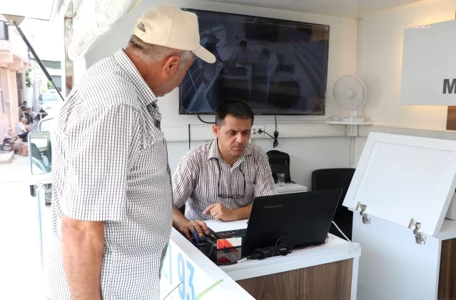 Söke Belediyesi Mobil Hizmet Aracı Vatandaşlara Limonata İkramında Bulundu