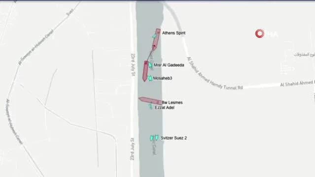 Süveyş Kanalı’nda LNG yüklü tanker karaya oturdu