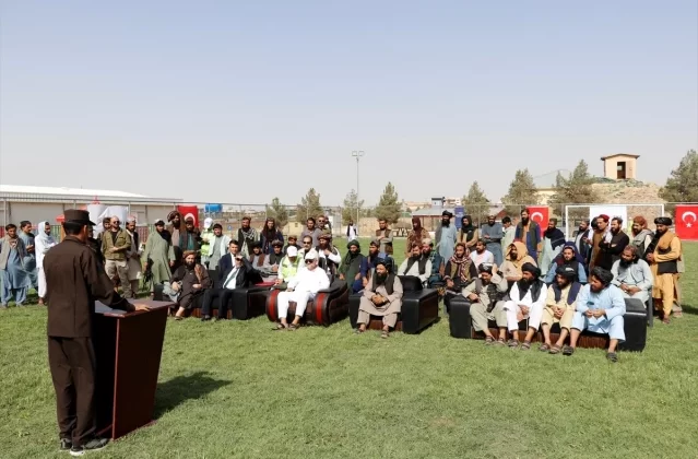 TİKA, Afganistan’da futbol sahası inşa etti