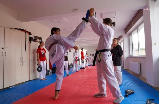 Tepebaşı Belediyesi Yunus Emre Spor Tesisleri’nde Ücretsiz Kurslar Devam Ediyor