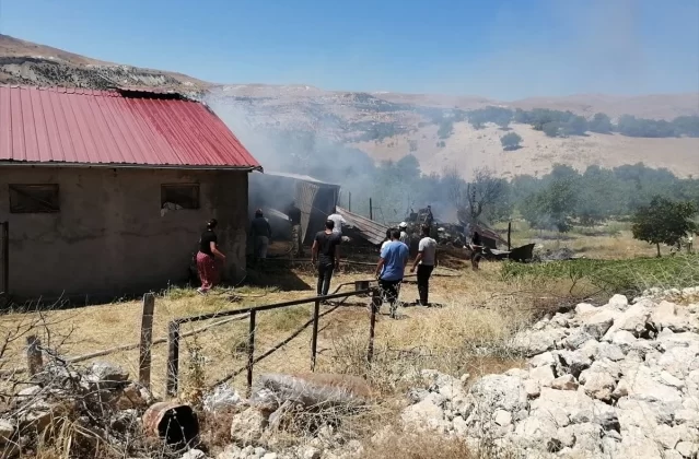 Tunceli’de saman deposunda çıkan yangın söndürüldü