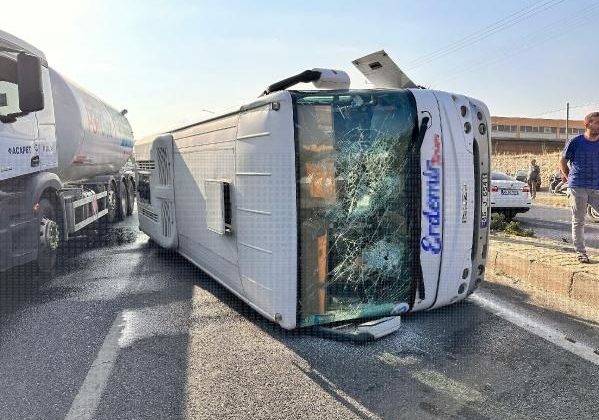 Turgutlu'da fabrika servis midibüsü devrildi: 25 yaralı 1 Turgutlu’da fabrika servis midibüsü devrildi: 25 yaralı