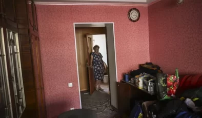 Ukrayna’nın Pokrovsk kentinde Rus saldırısı sonucu enkaz kaldırma çalışmaları devam ediyor