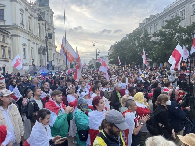 Varşova'da Belarus Vatandaşları Cumhurbaşkanı Seçimlerini Protesto Etti