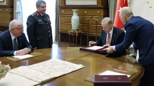 YAS-Toplantisi-Kararlarina-Gore-Orgeneral-Metin-Gurak-Genelkurmay-Baskani-Oldu.jpg