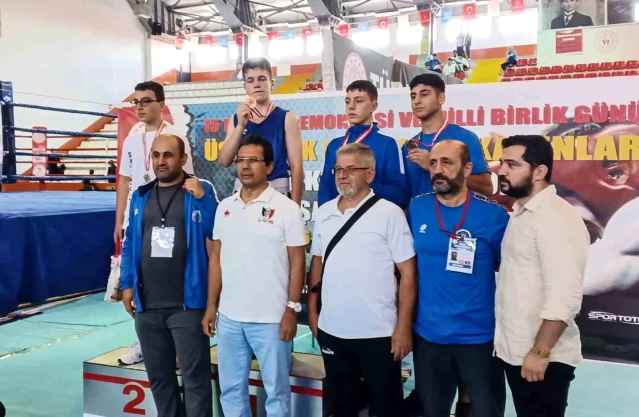 Yenimahalle Belediyesi Spor Kulübü Türkiye Boks Şampiyonası’ndan madalya ile döndü